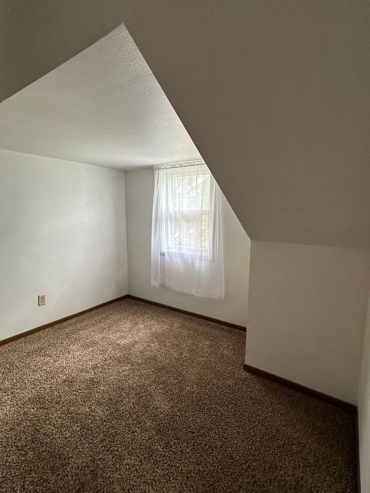 604 4th St Ne - Photo 3 of 13