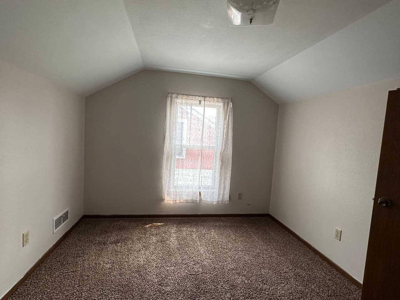 604 4th St Ne - Photo 6 of 13