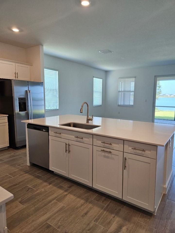 8116 Shore Lake Dr - Photo 6 of 39