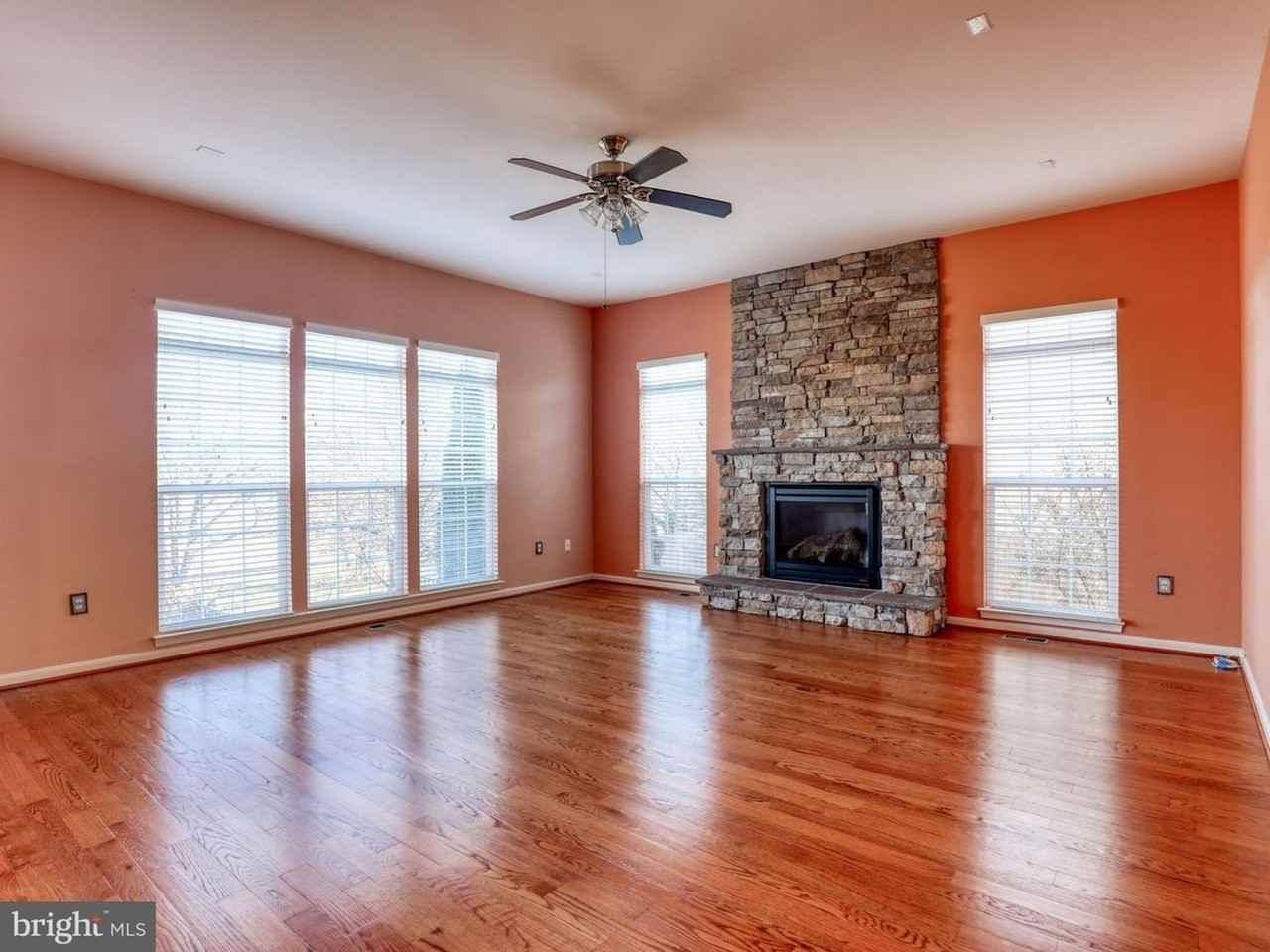 313 Hopkins Dr - Photo 2 of 9