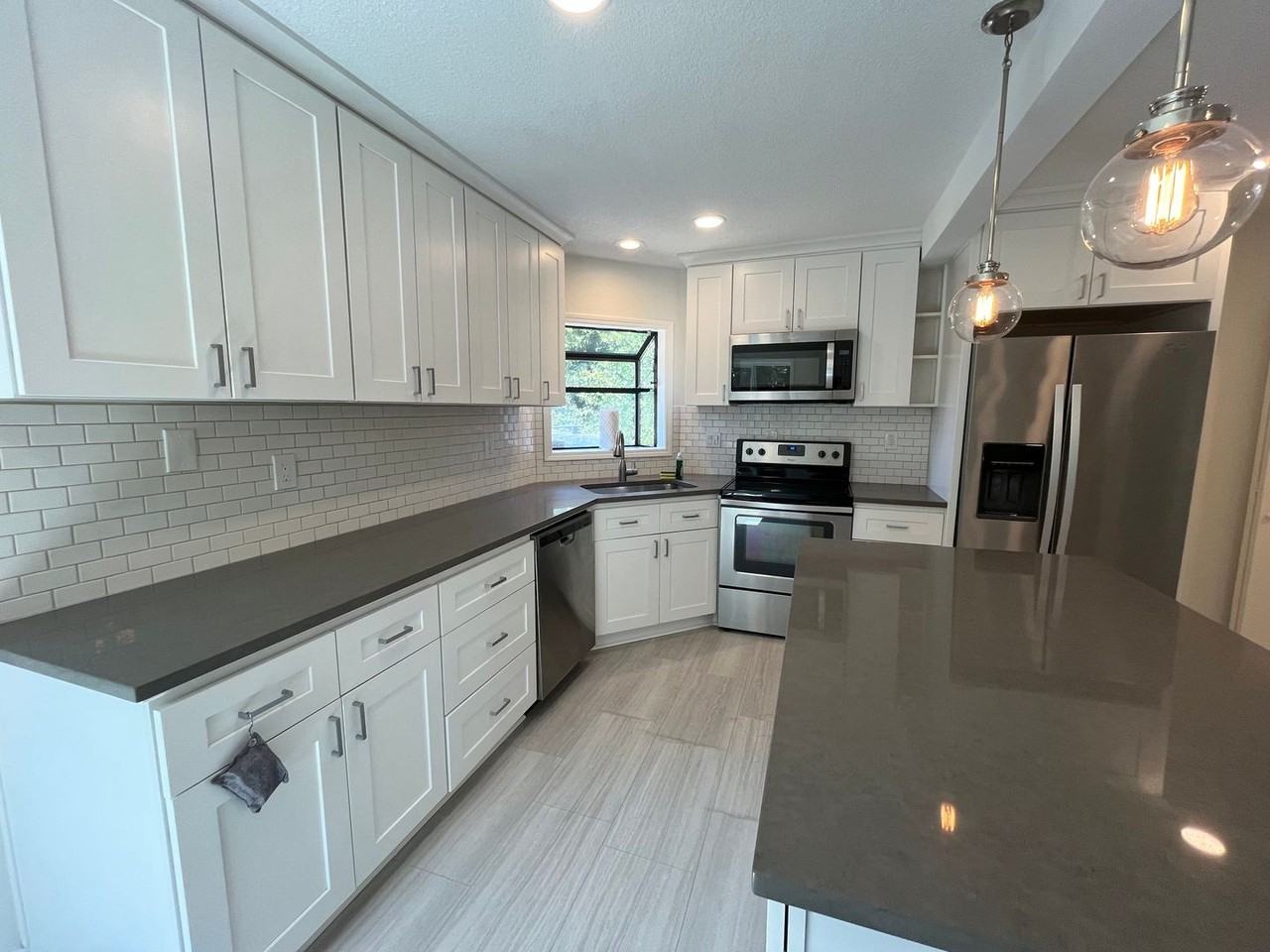 10095 Sw Walker Rd - Photo 3 of 24