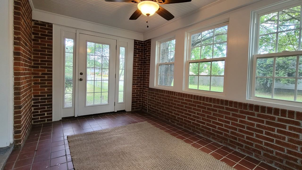 1500 Laurel St #NA - Photo 3 of 8