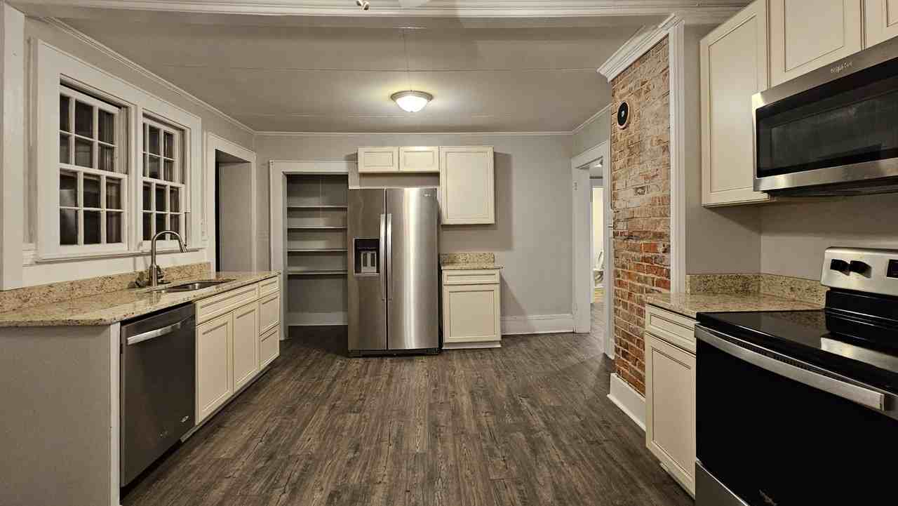 1500 Laurel St #NA - Photo 6 of 8