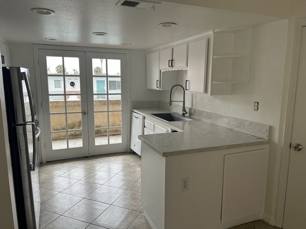 575 E St #3 - Photo 3 of 11