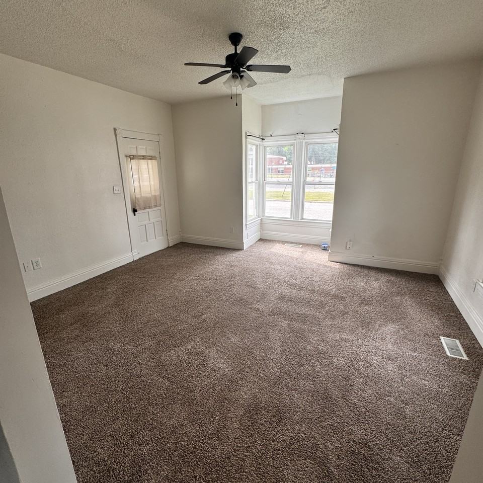 214 W Douglas St #214 - Photo 3 of 9