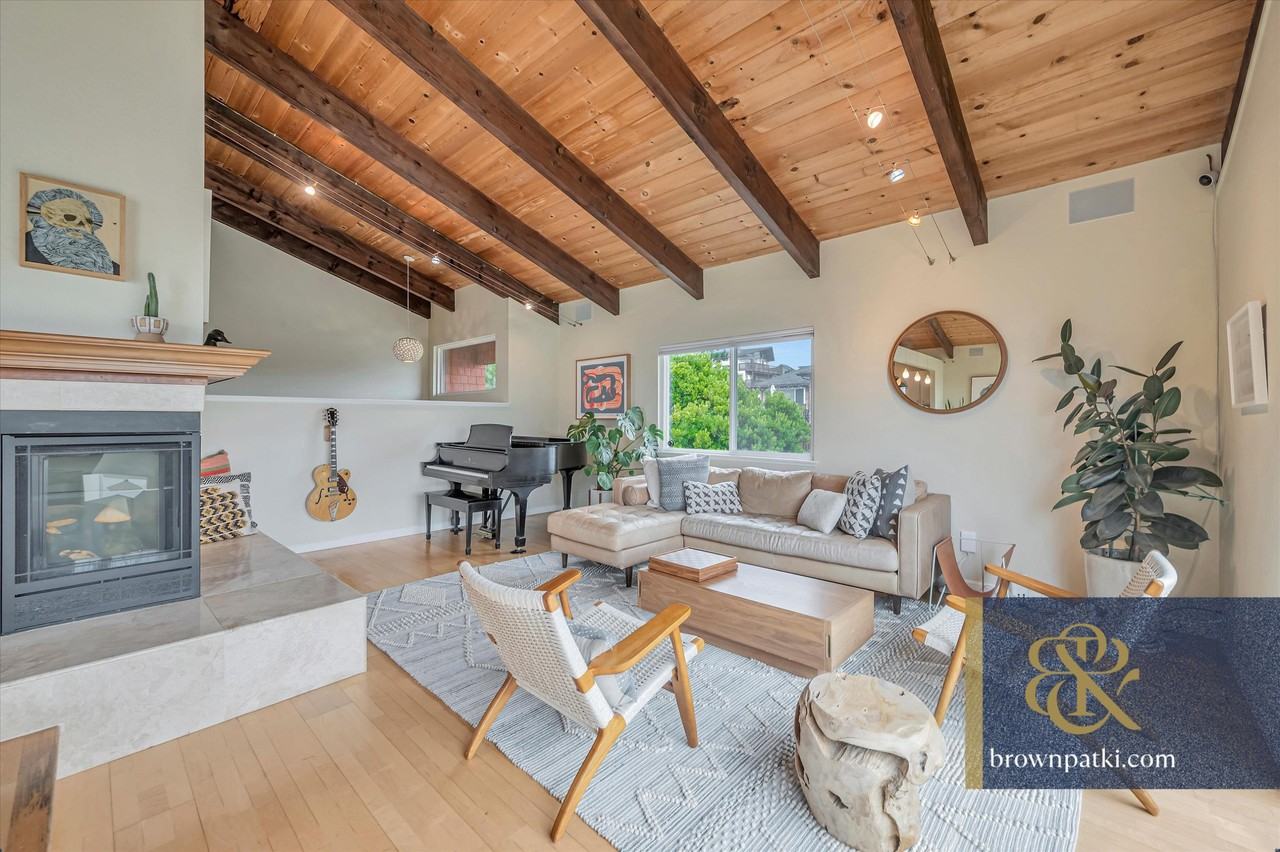 582 Sierra St - Photo 2 of 24