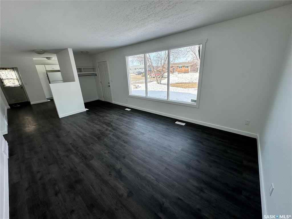 351 26 St W #1 - Photo 3 of 4