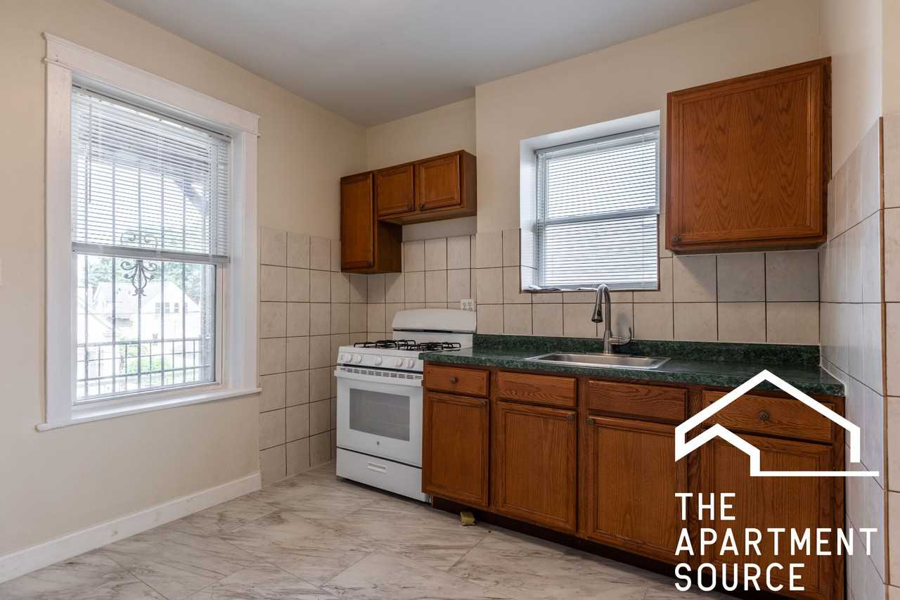 1102 N Central Ave #2 - Photo 3 of 20