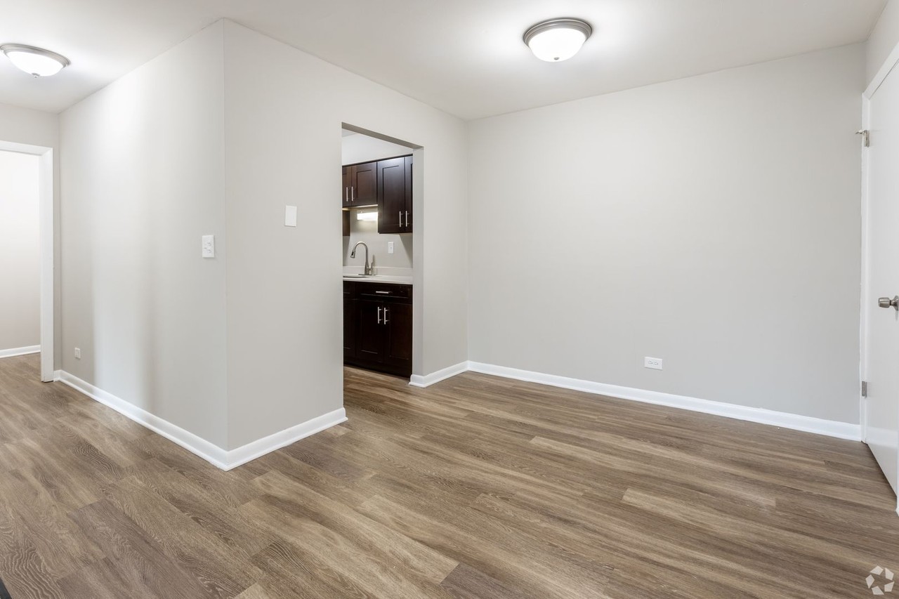 Westbridge Apartments - Photo 2 of 9
