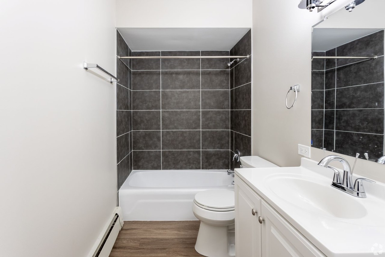Westbridge Apartments - Photo 5 of 9