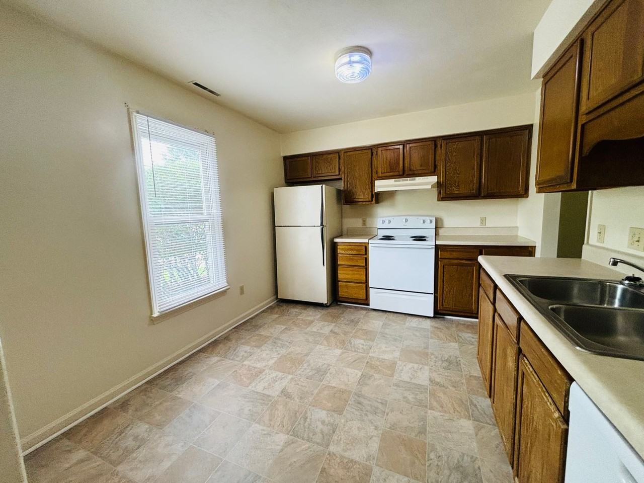 2424 Ridge Rd - Photo 7 of 26