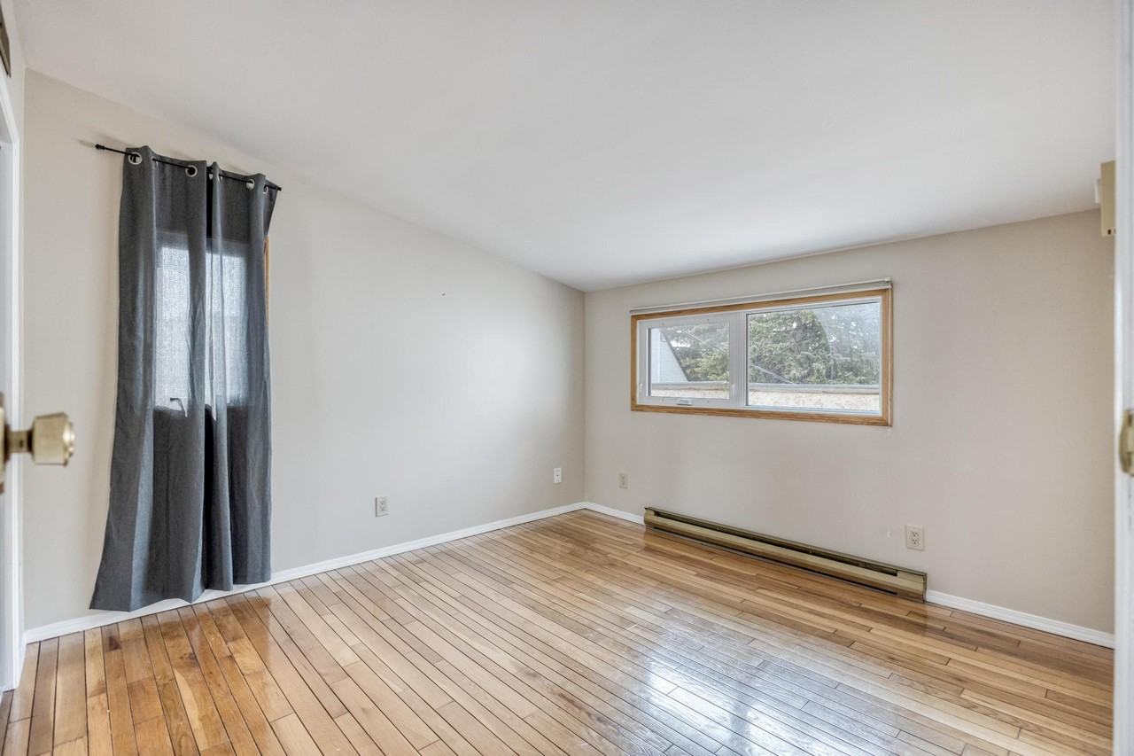 978 Riviera Cres - Photo 3 of 23