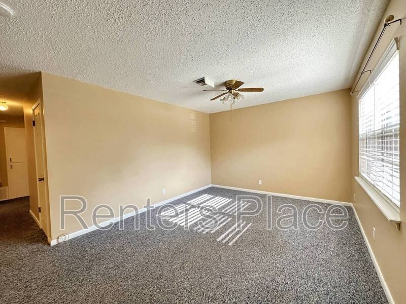 2407 S Olympia Ave - Photo 2 of 12