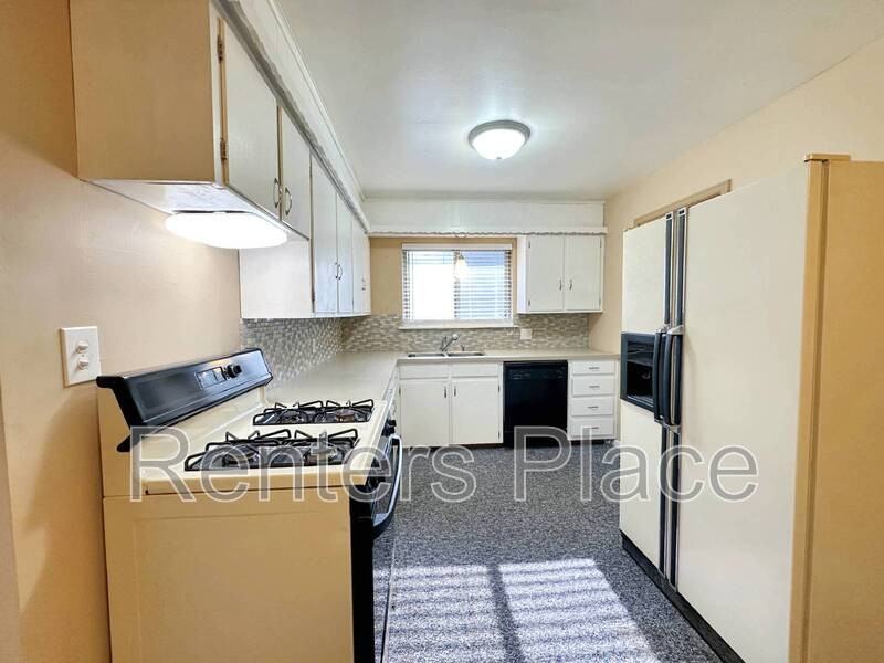 2407 S Olympia Ave - Photo 4 of 12