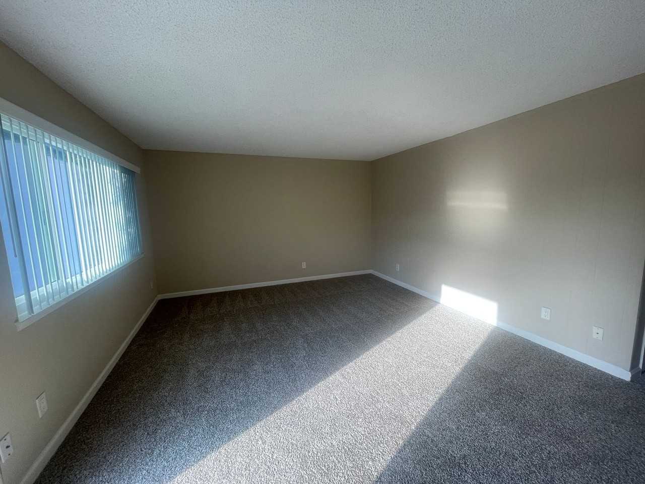 044- Villa Oaks - Photo 3 of 39