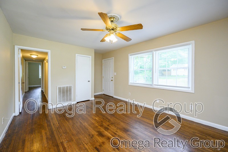 413 Wedgeworth Rd - Photo 4 of 29