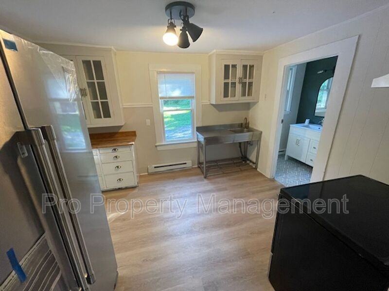 25A Maple Street Ext - Photo 4 of 10