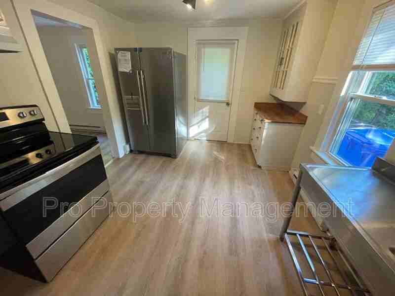 25A Maple Street Ext - Photo 5 of 10