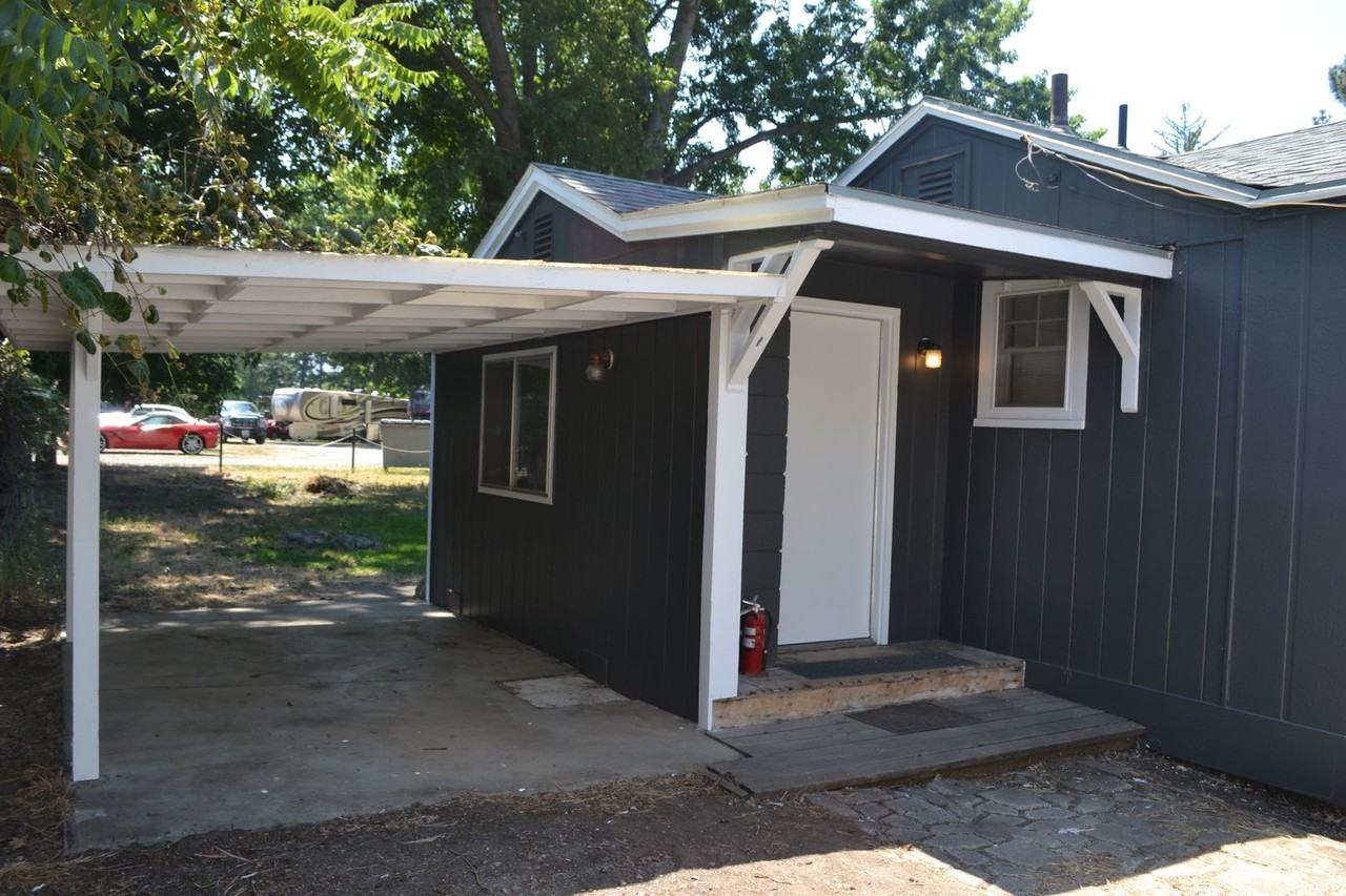 401 N 1st St - Photo 2 of 8