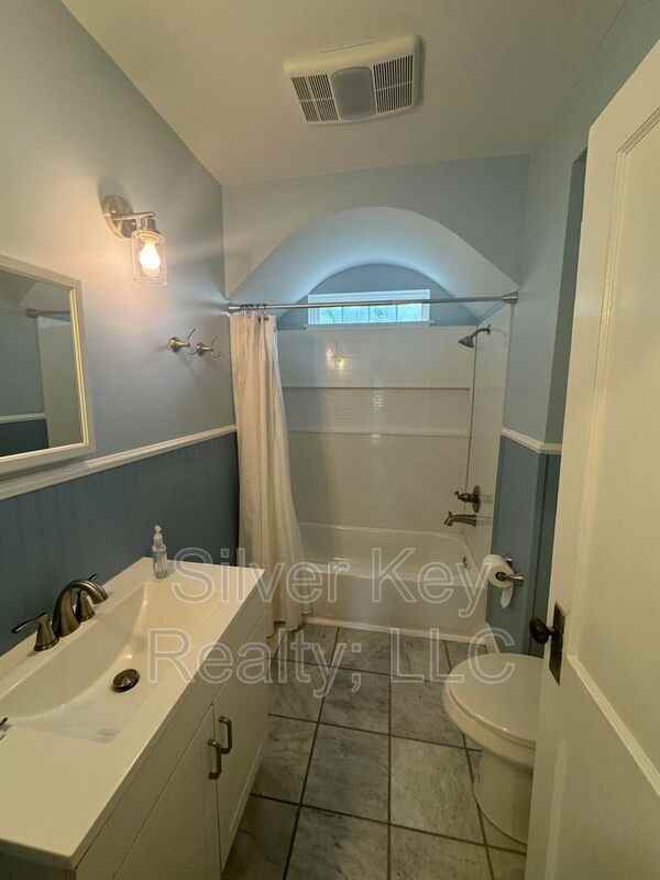 107 Mcminn Ave - Photo 3 of 24