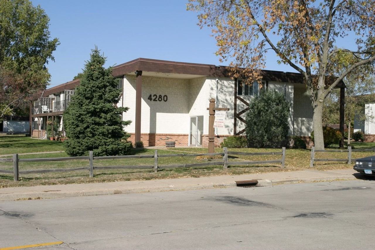 Edina Villa Apartments - Photo 2 of 9