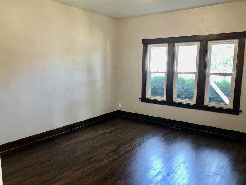 722 S 22nd St - Photo 3 of 12