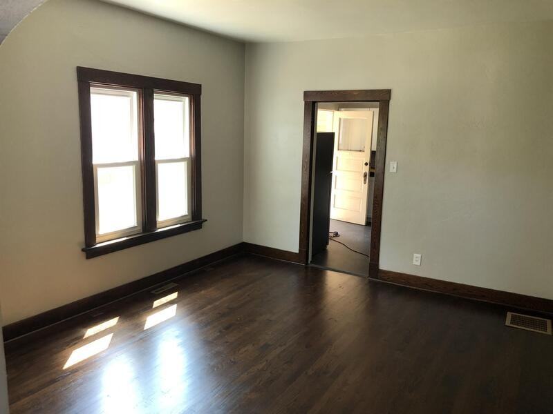 722 S 22nd St - Photo 5 of 12