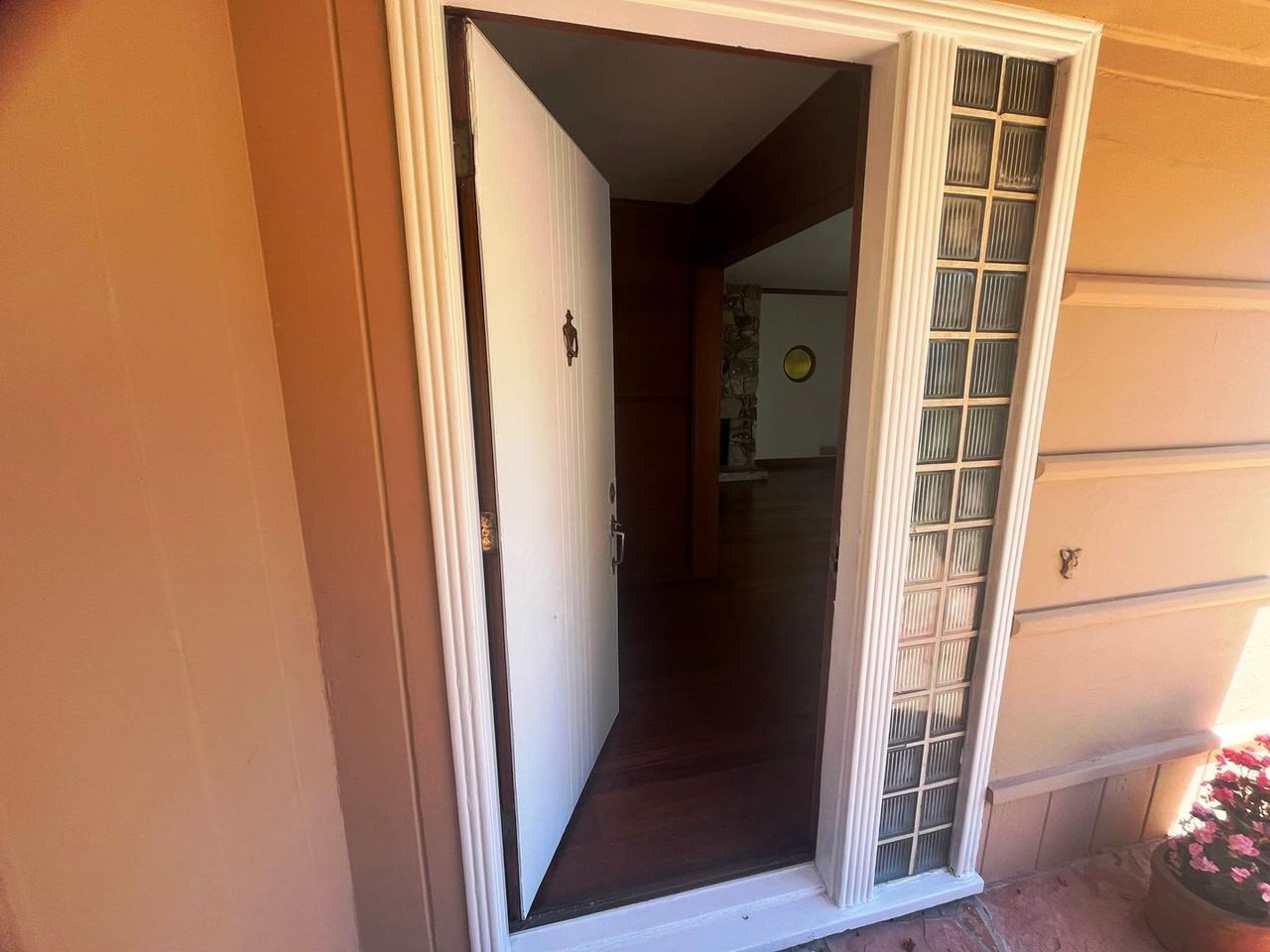 2910 Hillside Dr - Photo 3 of 25