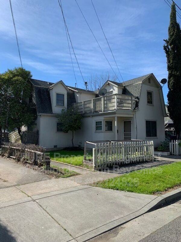 109 E 4th St - Photo 2 of 10