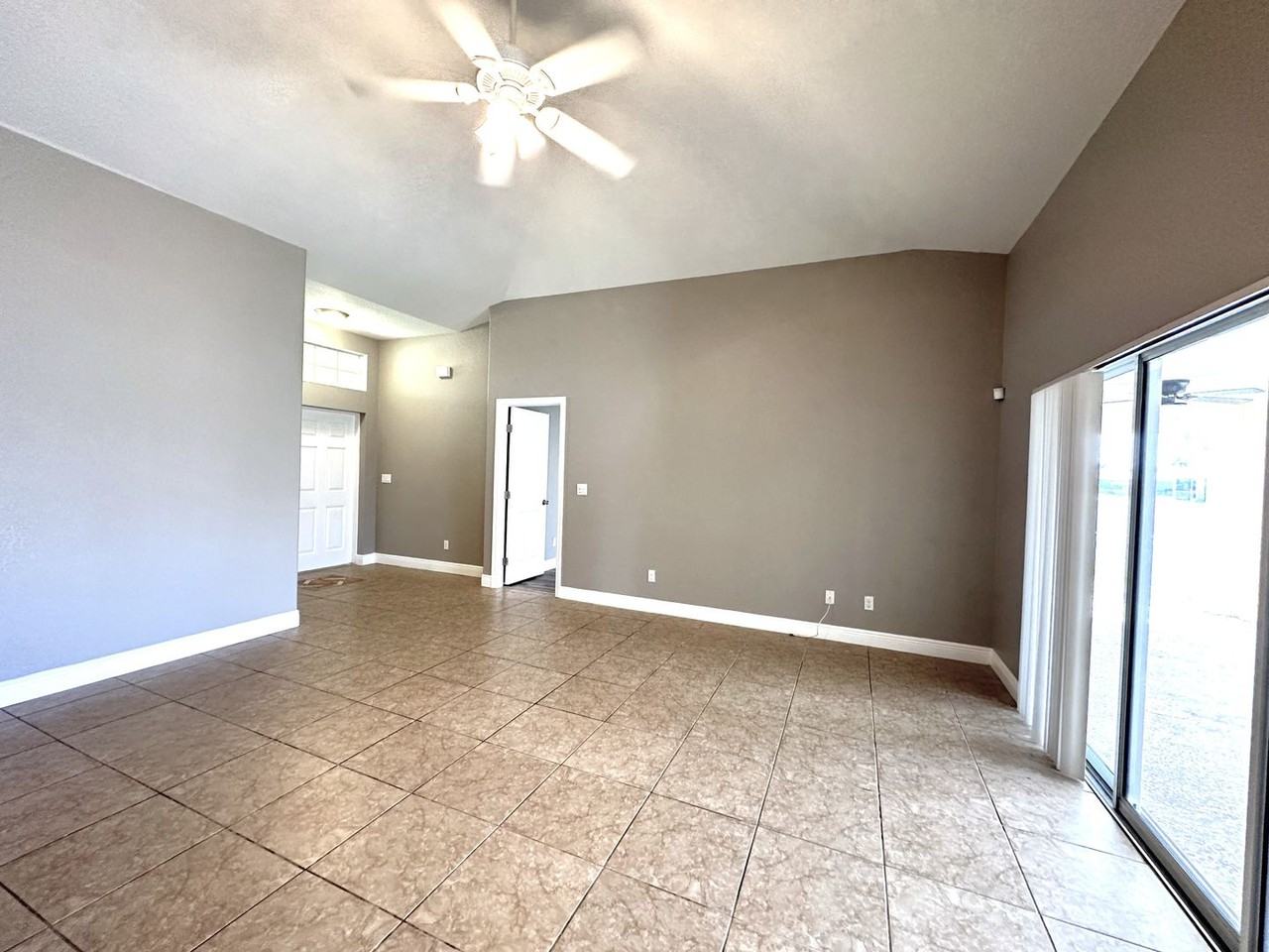 202 Nw 30th Ter - Photo 2 of 37