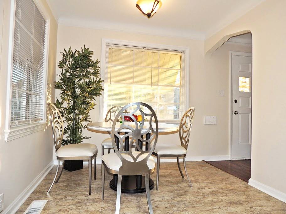 22001 Tracy Ave - Photo 4 of 15