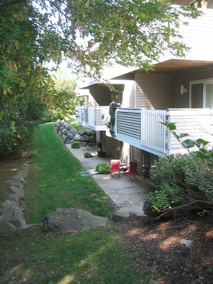 1481 Carver St - Photo 4 of 33