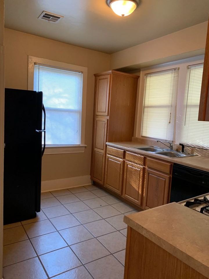 1338 S Van Buren Ave - Photo 3 of 17