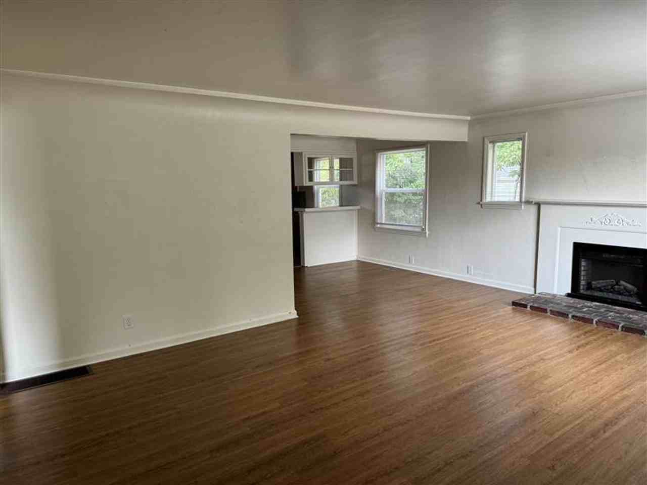 9908 Whitman Ave Sw - Photo 3 of 21