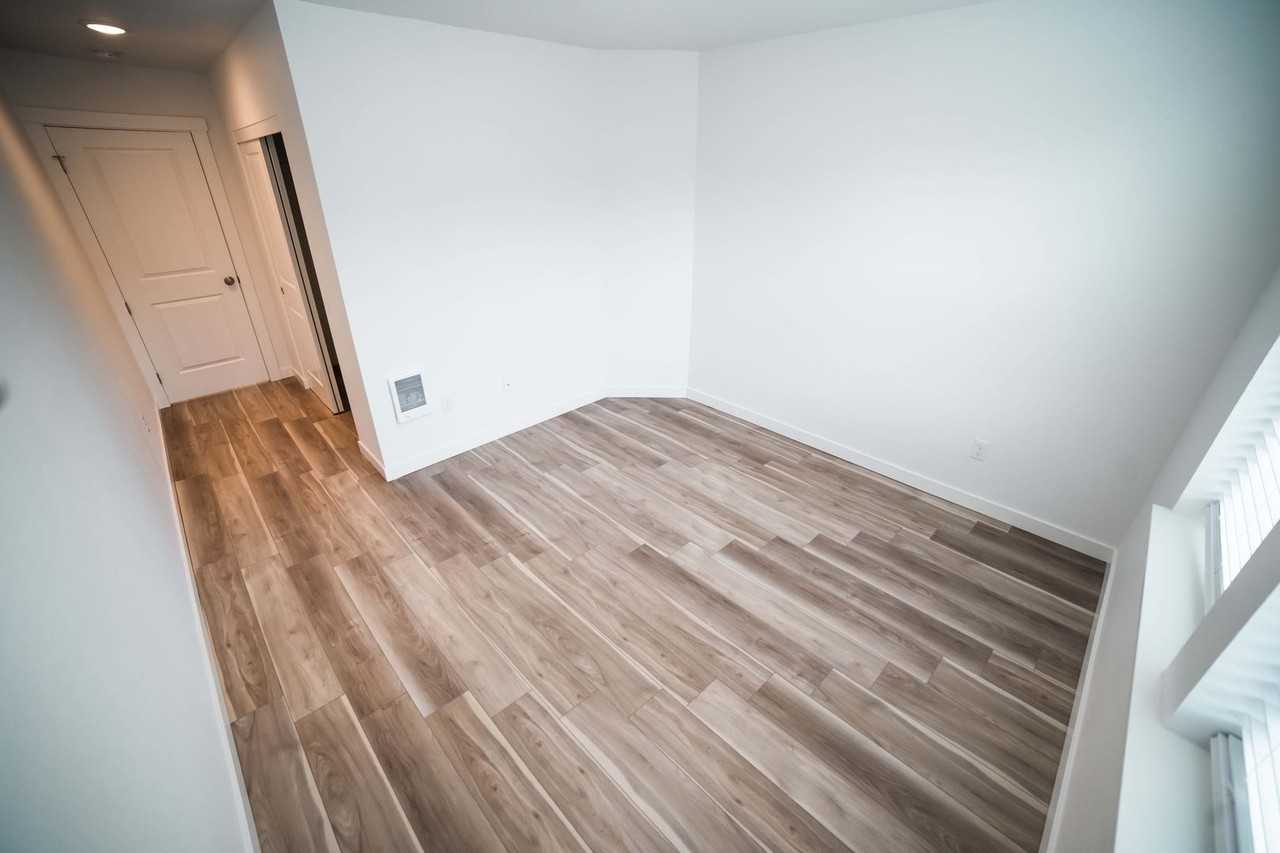 2725 E 9th St - Photo 5 of 18