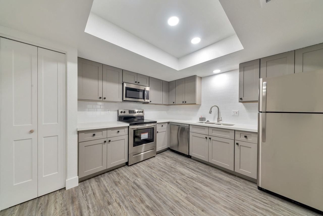 Flint St. Fourplex - Photo 6 of 24