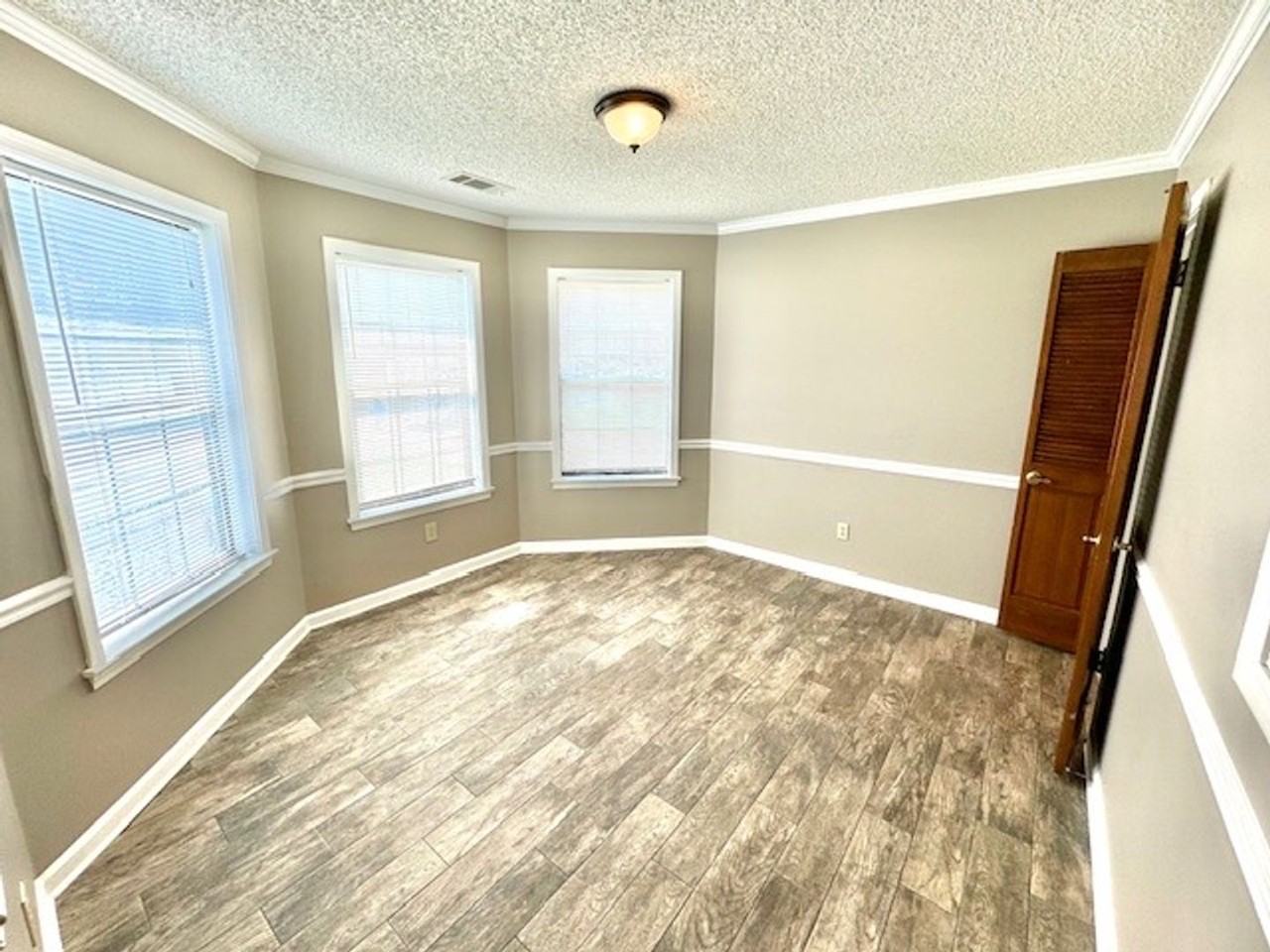 3668 Whitehill Dr - Photo 3 of 10