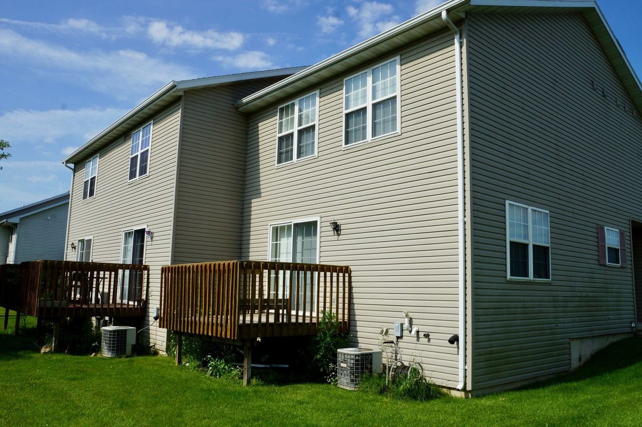 701 Nygaard St - Photo 2 of 15