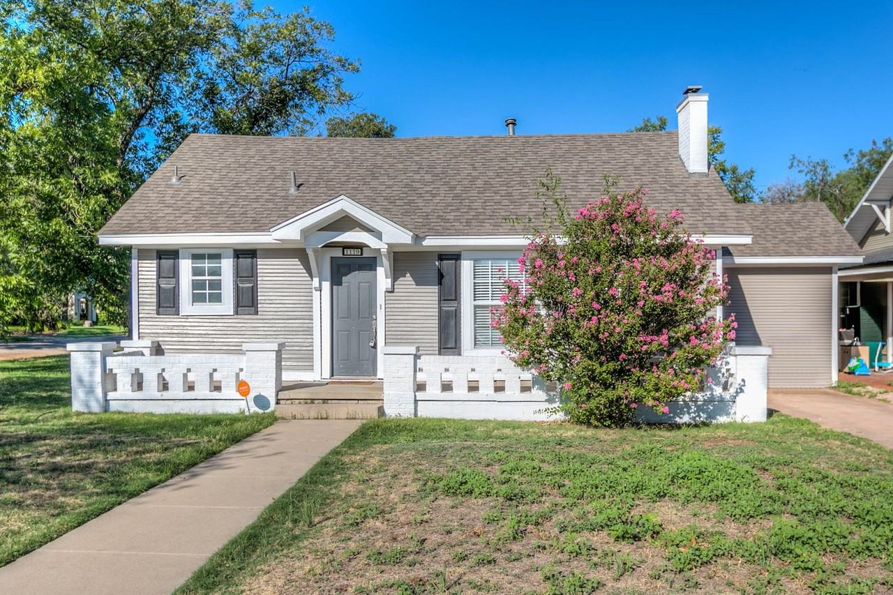 1119 Kenwood Dr - Photo 2 of 33