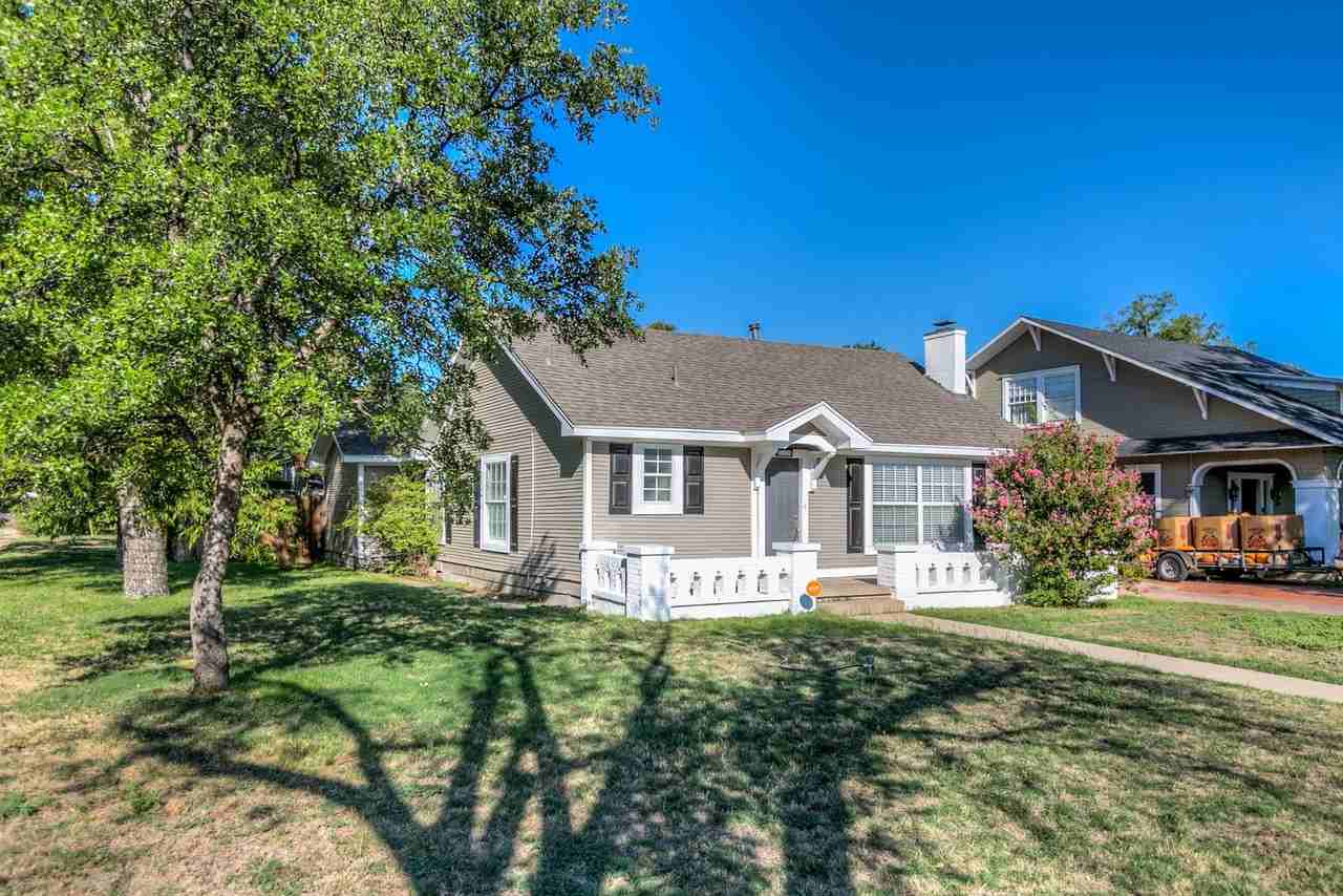 1119 Kenwood Dr - Photo 3 of 33