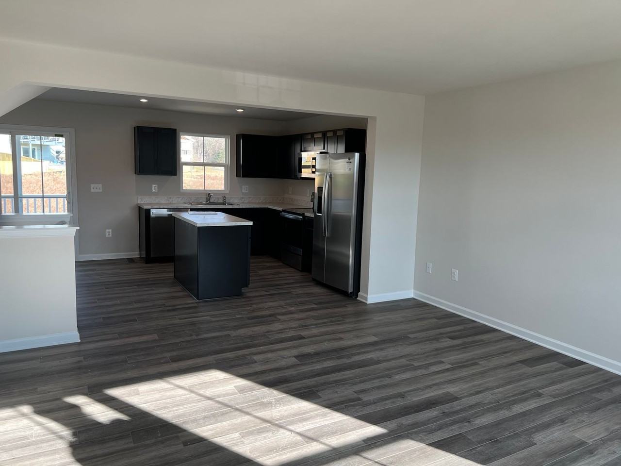 100 Spring Pl - Photo 2 of 4