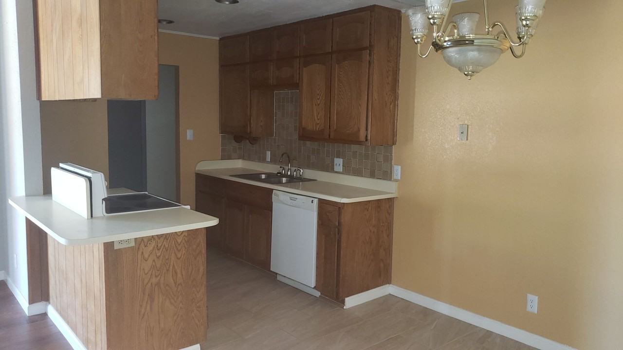 2620 Altamesa Blvd - Photo 3 of 6