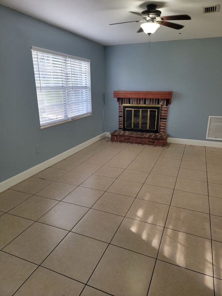 3738 S Apopka Ave - Photo 3 of 13