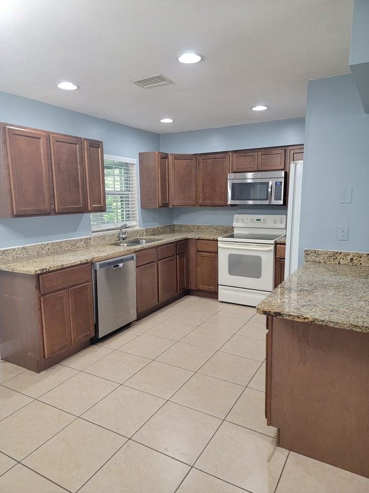 3738 S Apopka Ave - Photo 5 of 13