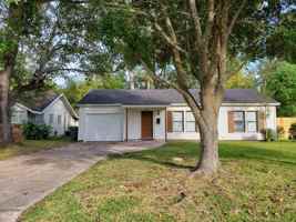 featured image of 3270 Willowood Dr