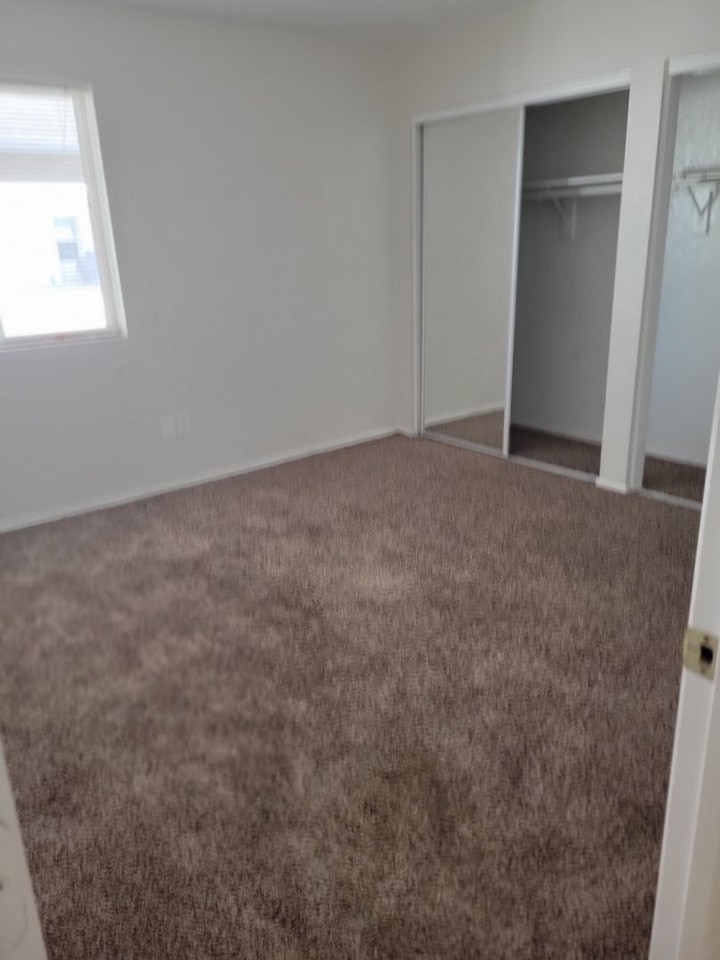 3049 N 24th Ln - Photo 5 of 11