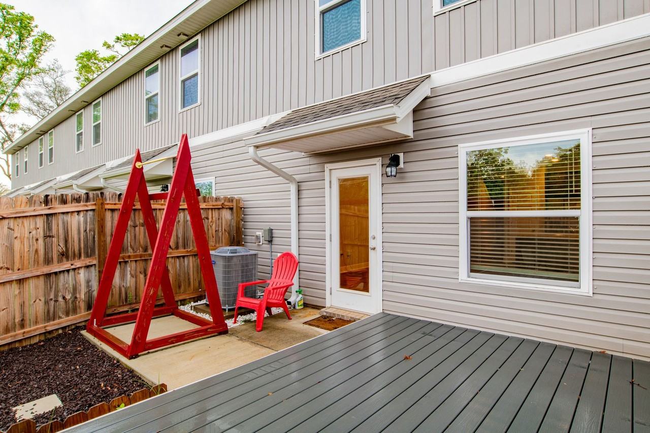 6069 Royal Port Ct - Photo 4 of 21