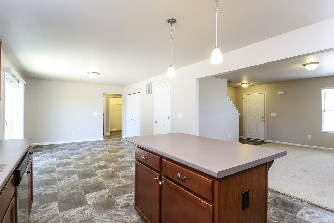 507 Avalon Ct - Photo 5 of 20