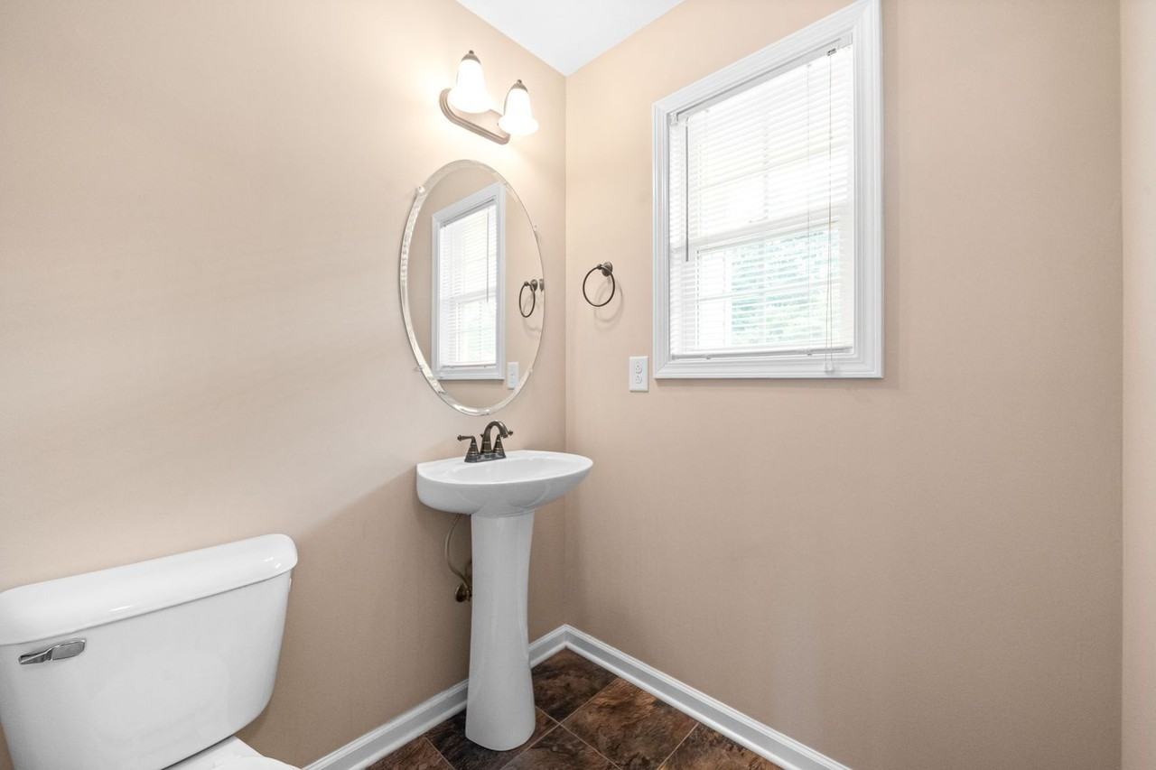 1559 Hazelwood Rd - Photo 5 of 29