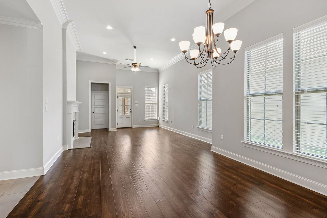 2619 Cresthaven Ave - Photo 2 of 10